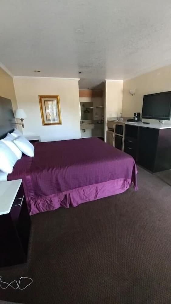 Executive Inn and Suites