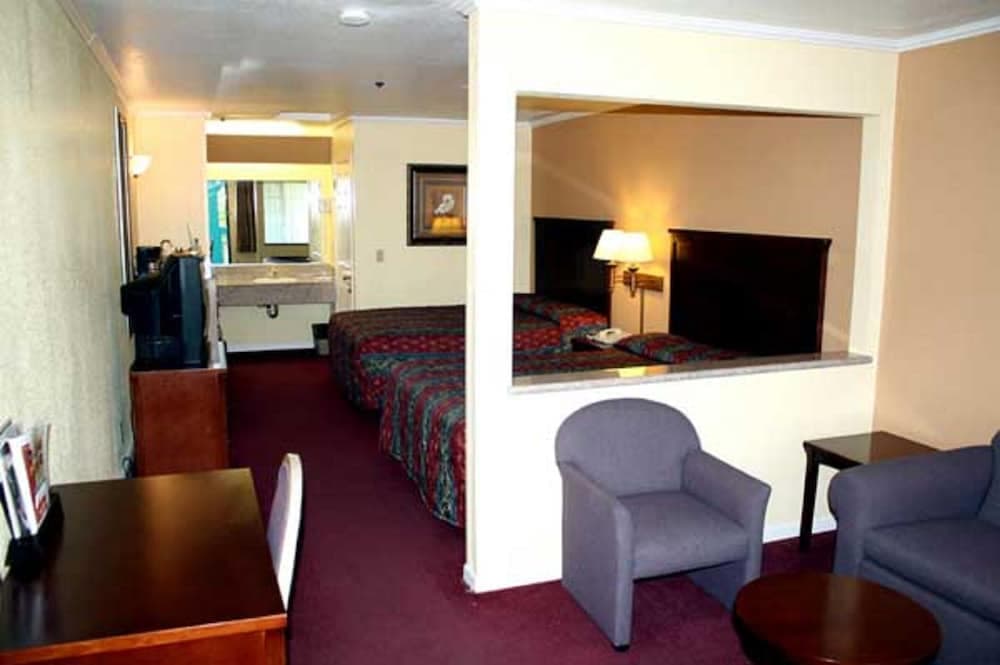Executive Inn and Suites