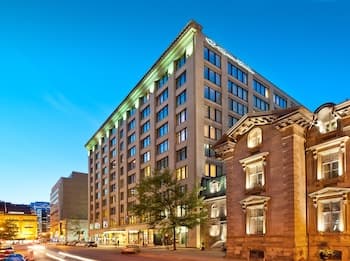 Le Square Phillips Hotel And Suites