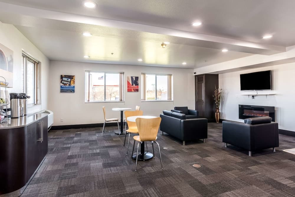 Motel 6 Barkeyville, PA