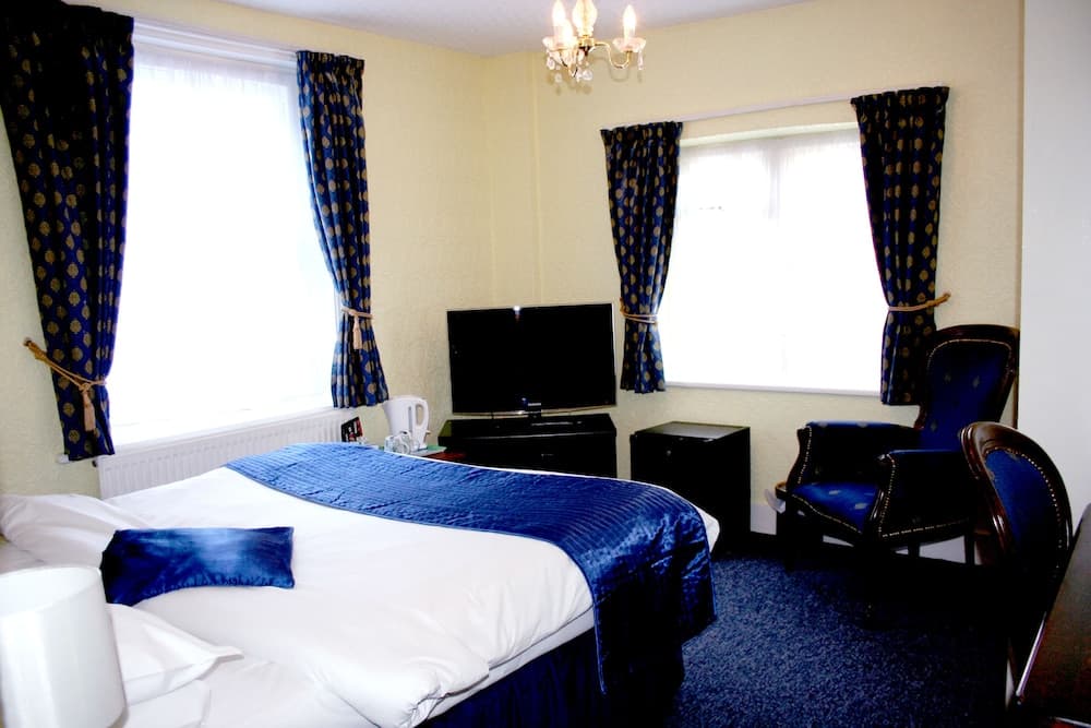 The Ilfracombe House Hotel - near Cliffs Pavilion