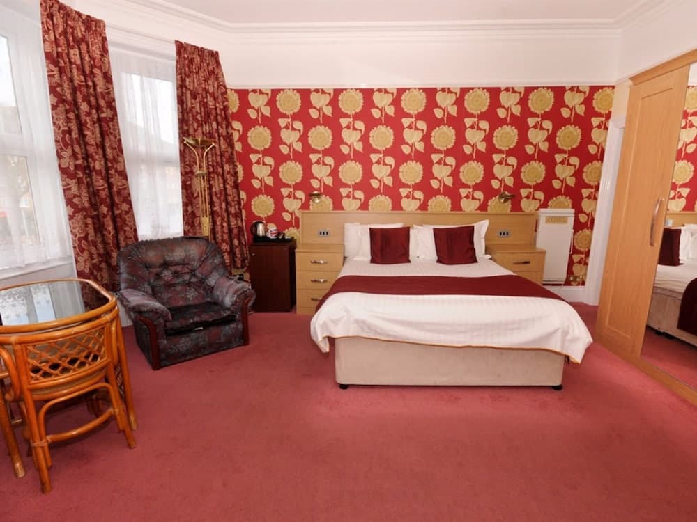 Denewood Hotel - Guest Accomodation
