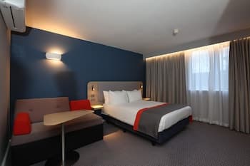 Knowsley Inn & Lounge