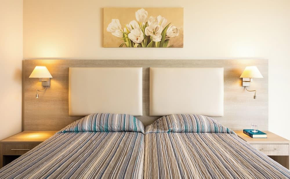 Canvas by Mitsis Messonghi