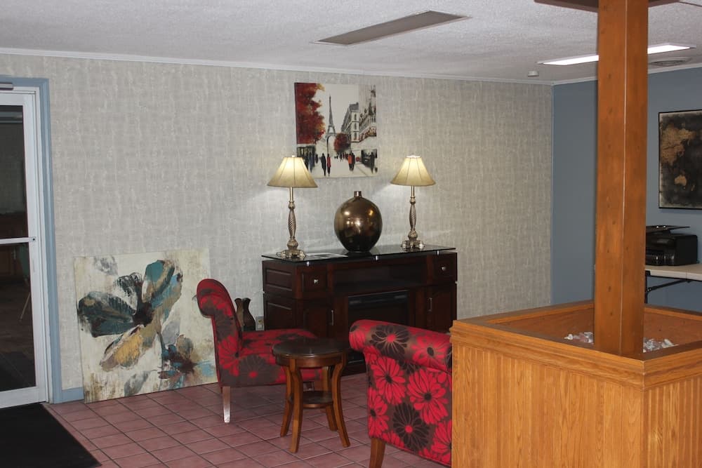 Red Carpet Inn - Louisville