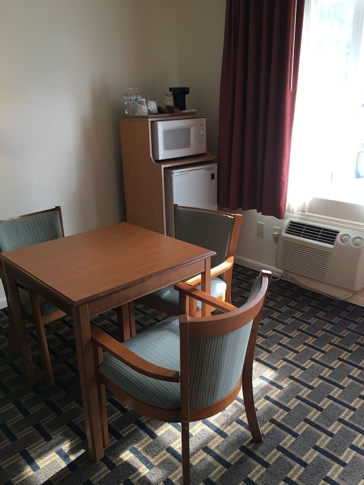 Red Carpet Inn & Suites Cooperstown