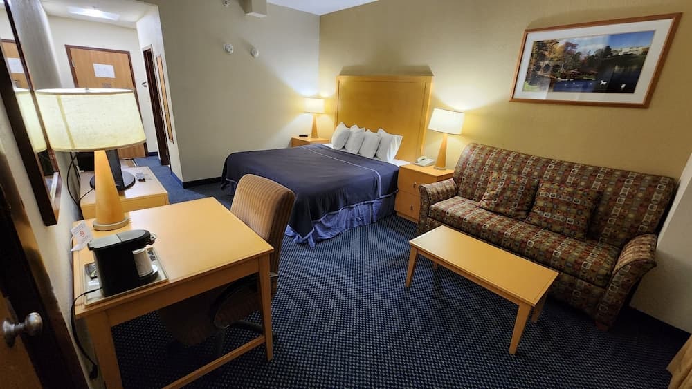 Katahdin Inn & Suites