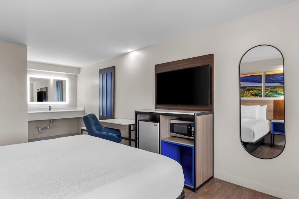 Days Inn by Wyndham Indianapolis East Post Road