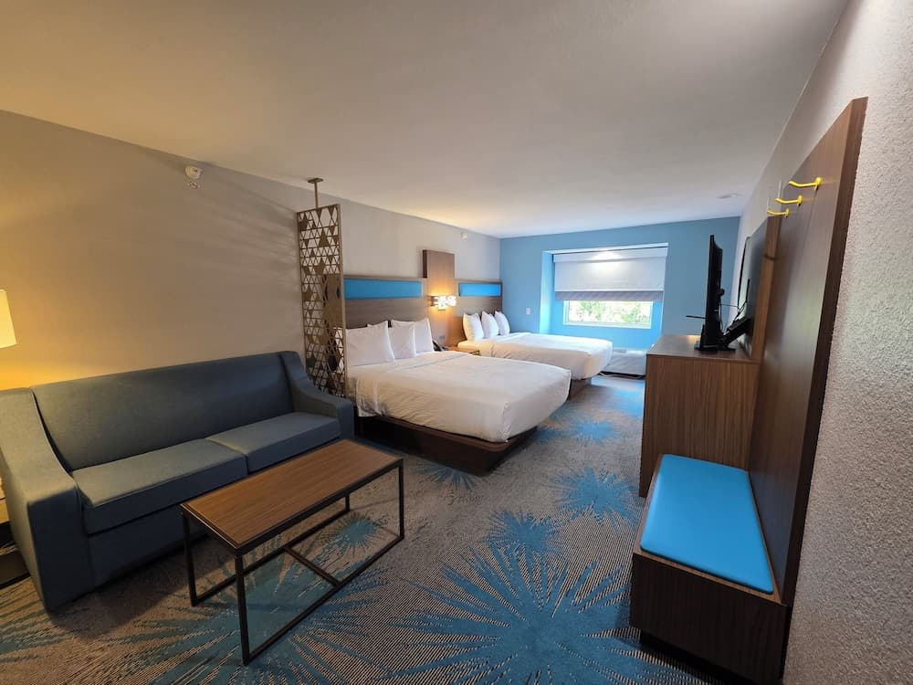 Days Inn & Suites by Wyndham Brandon Amphitheater