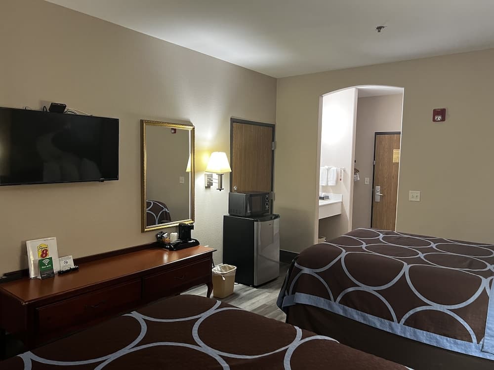 Super 8 by Wyndham Huntsville