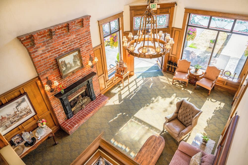 Fairhaven Village Inn