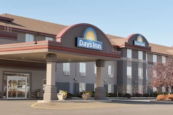 Days Inn & Suites by Wyndham Thunder Bay
