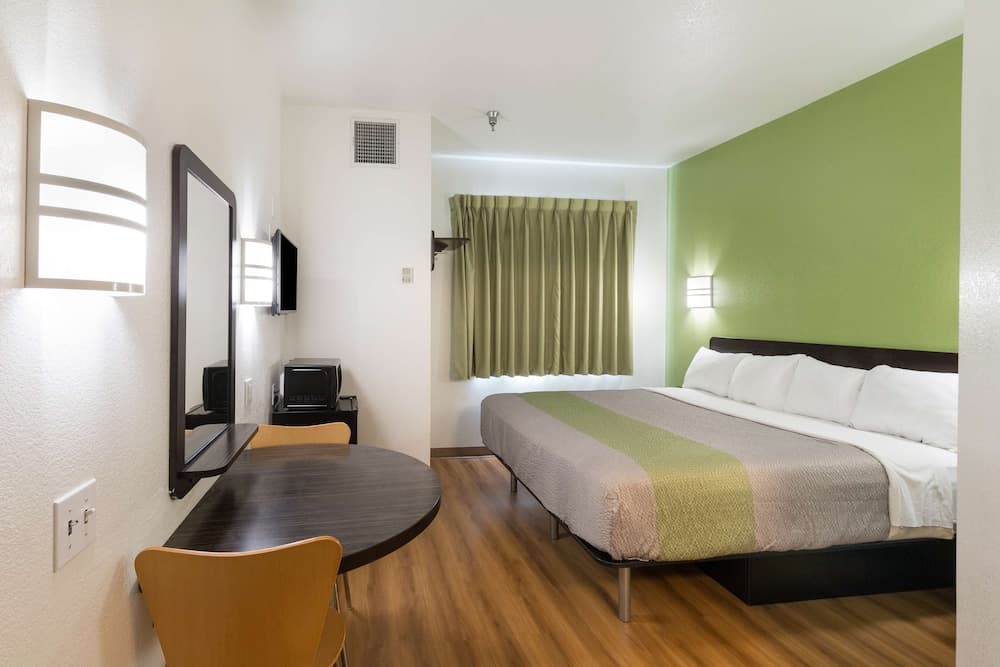 Motel 6 Hillsboro, TX