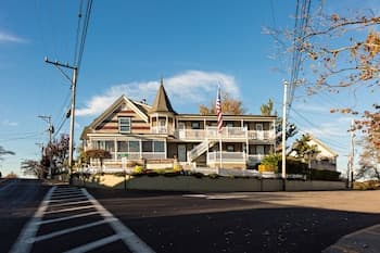 Crowne Pointe Historic Inn & Spa - Adults Only