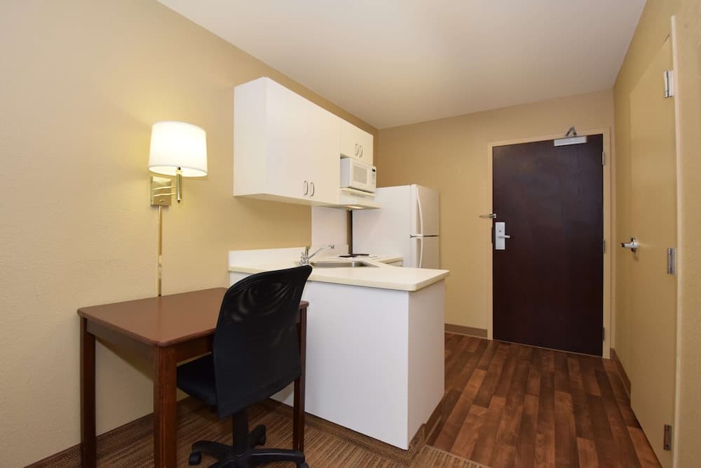 Extended Stay America Suites Detroit Southfield I-696
