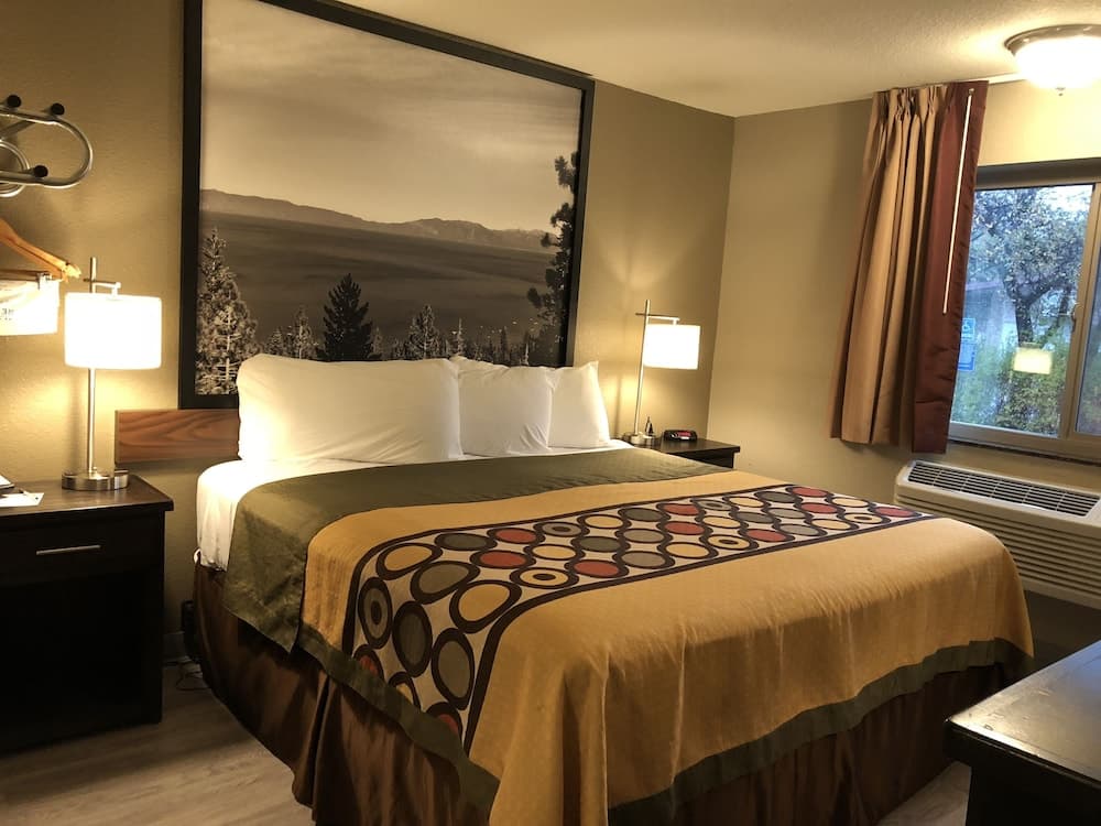 Super 8 by Wyndham Redding