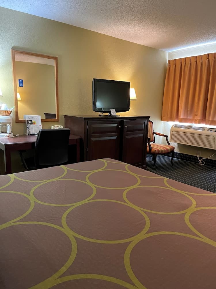 Super 8 by Wyndham Trinidad