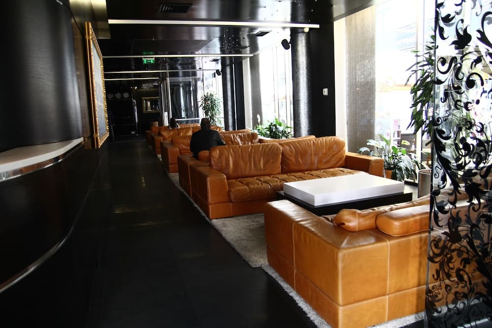 Royal Square Hotel & Suites