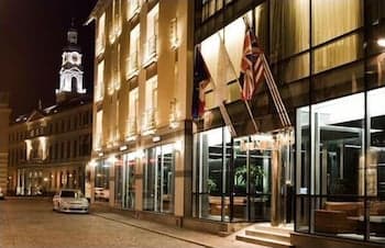 Royal Square Hotel & Suites