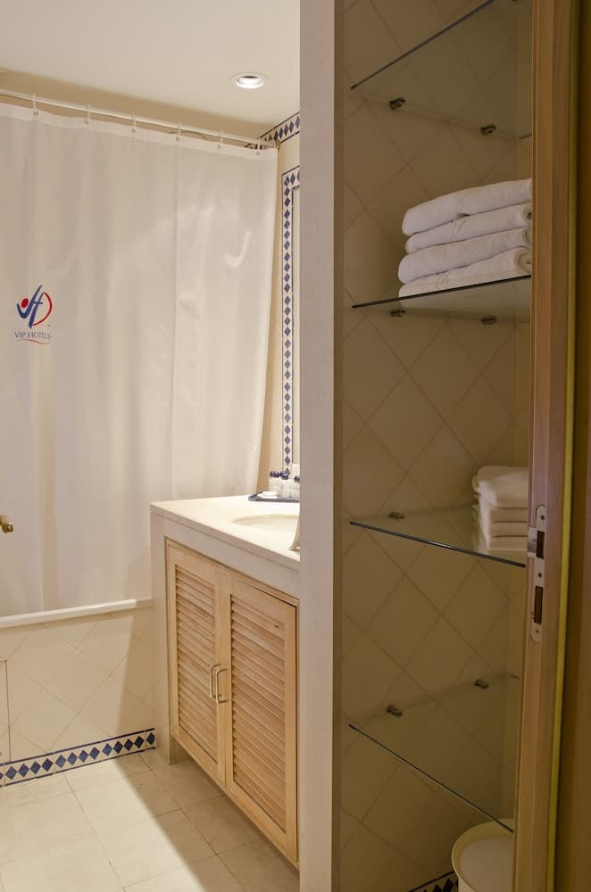 VIP Executive Eden Aparthotel