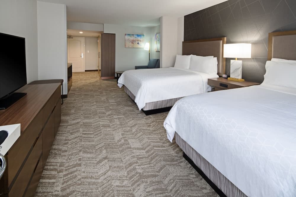 Best Western Valencia/Six Flags Inn & Suites