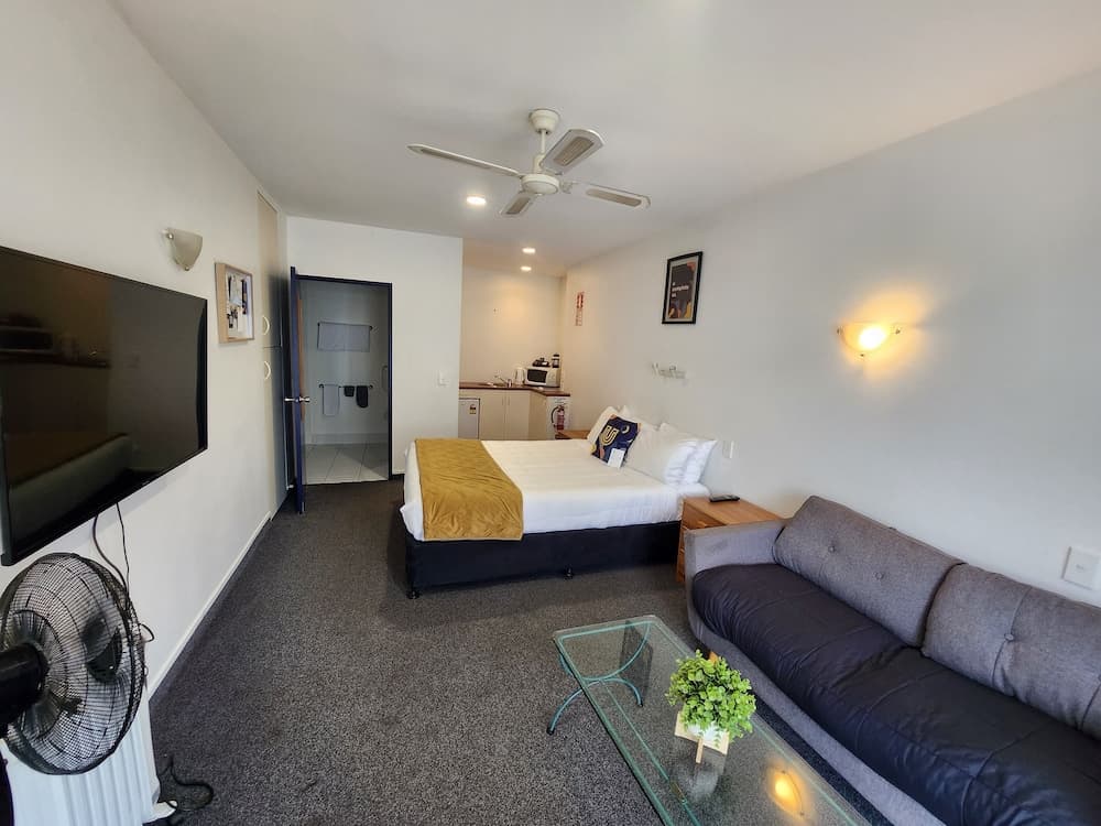 U Studios Paraparaumu Beach