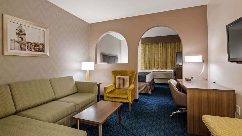 Best Western Plus Tulsa Inn & Suites