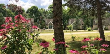 Spruce Hill Inn and Cottages