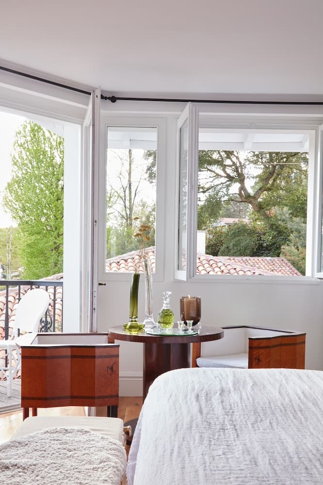 Brindos, Lac & Château