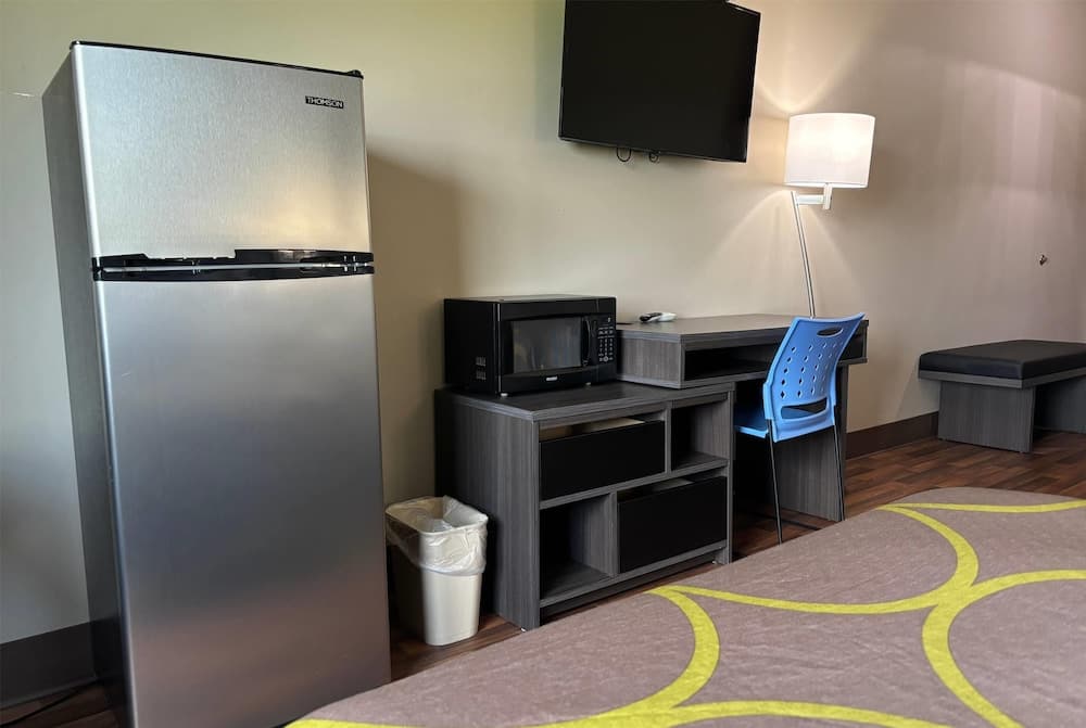 Super 8 by Wyndham Grayville