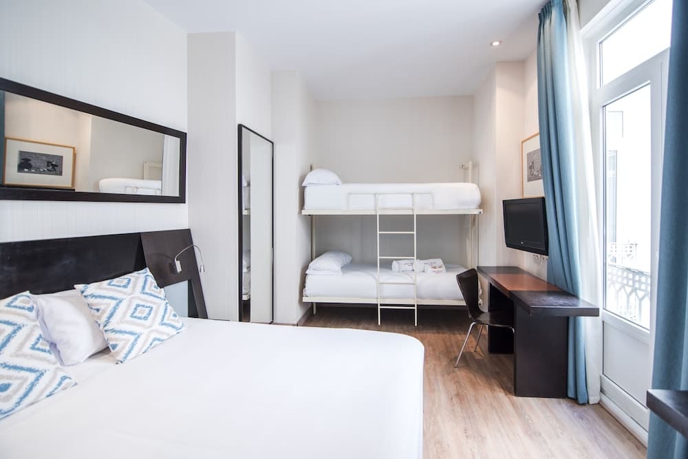 Petit Palace Plaza de la Reina Hotel