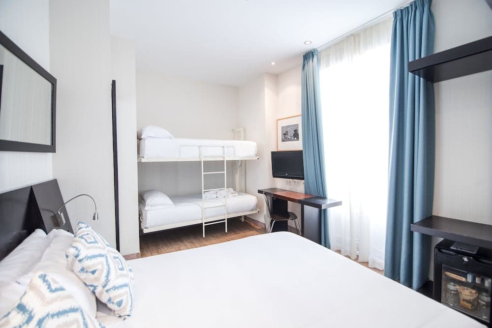 Petit Palace Plaza de la Reina Hotel