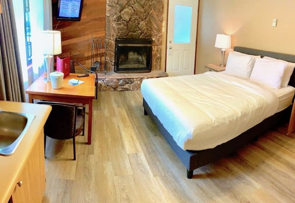 Sunwapta Falls Rocky Mountain Lodge