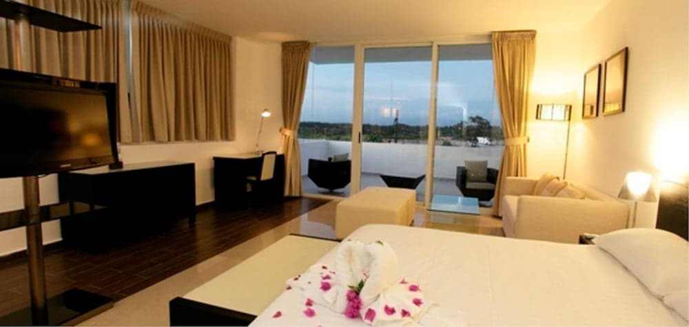 Playa Blanca Beach Resort - All Inclusive