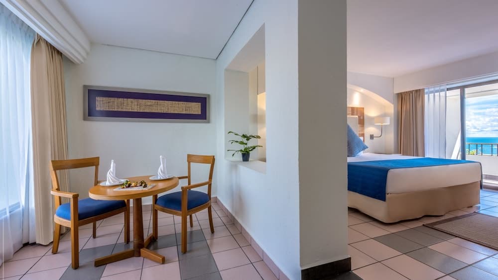 Park Royal Beach Huatulco – All Inclusive