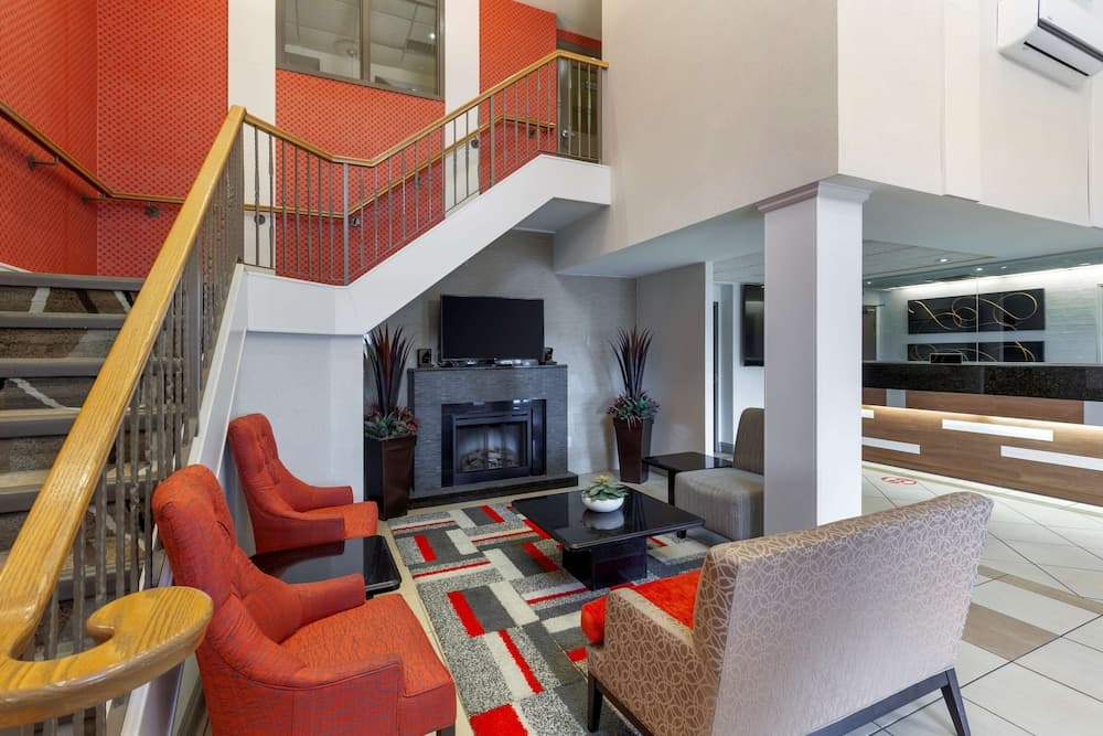 Best Western Plus Burlington Inn & Suites