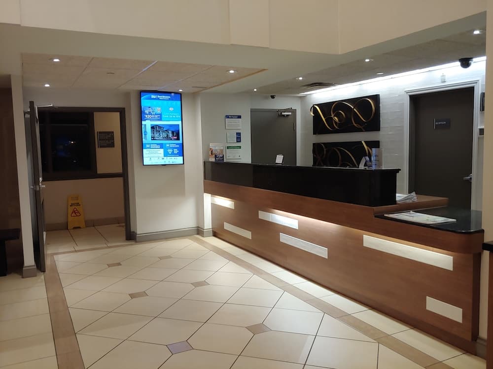 Best Western Plus Burlington Inn & Suites