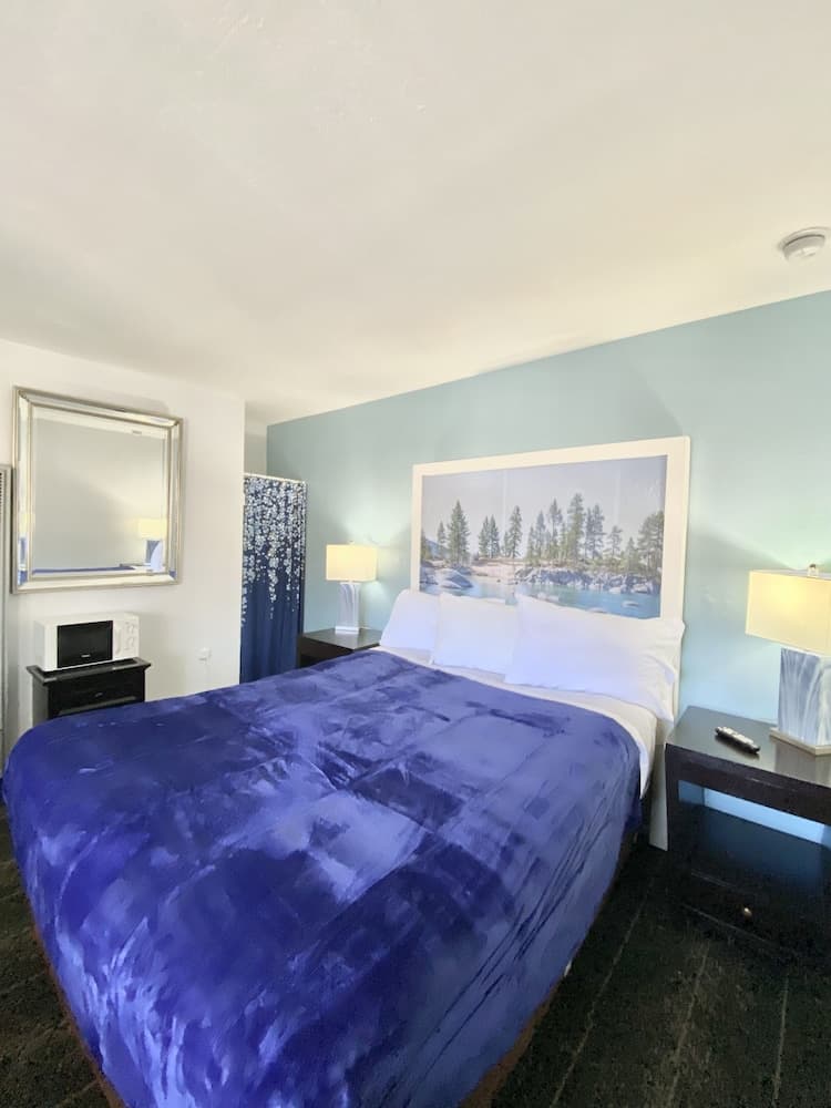 Bluebird Day Inn & Suites