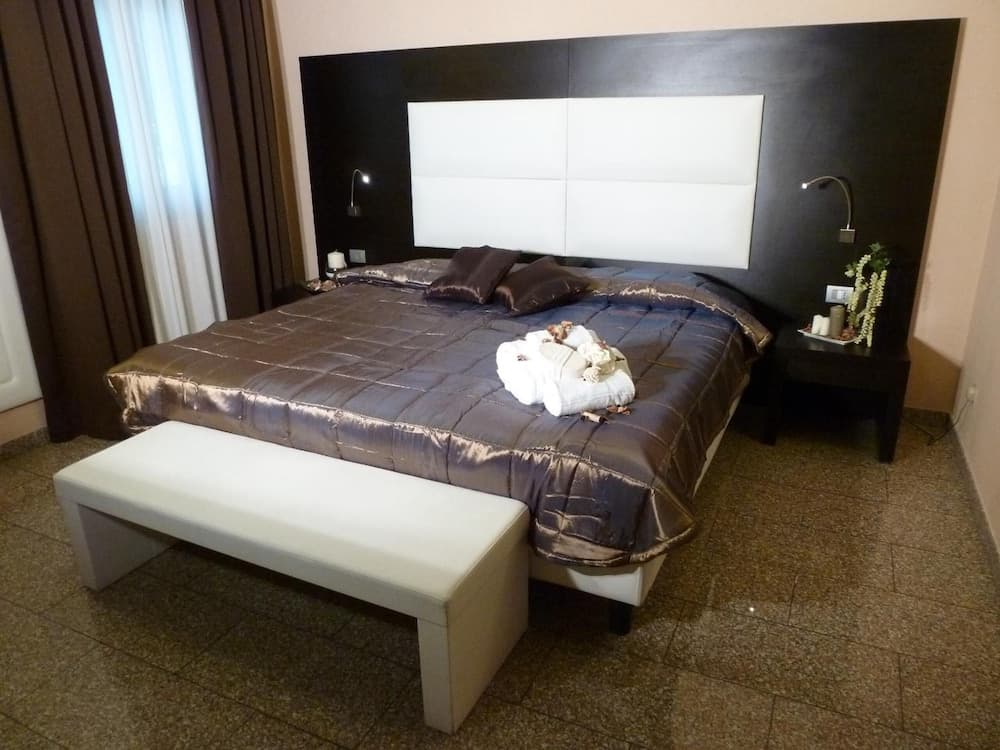 E H SUITES ROME AIRPORT