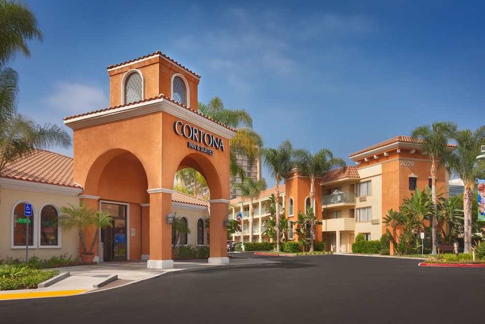 Cortona Inn & Suites Anaheim Resort