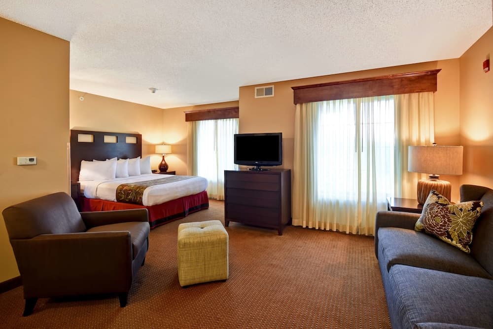 GrandStay Hotel & Suites