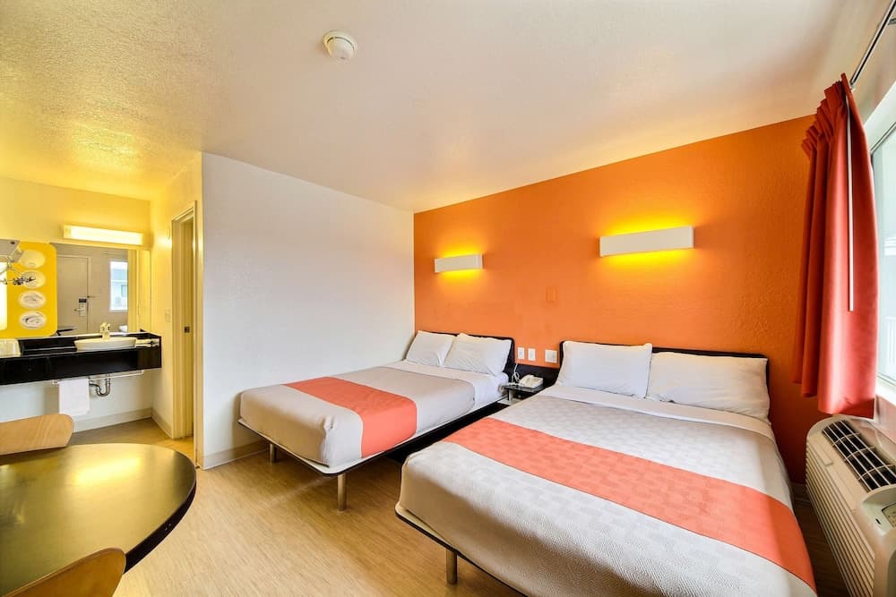 Motel 6 San Marcos, TX