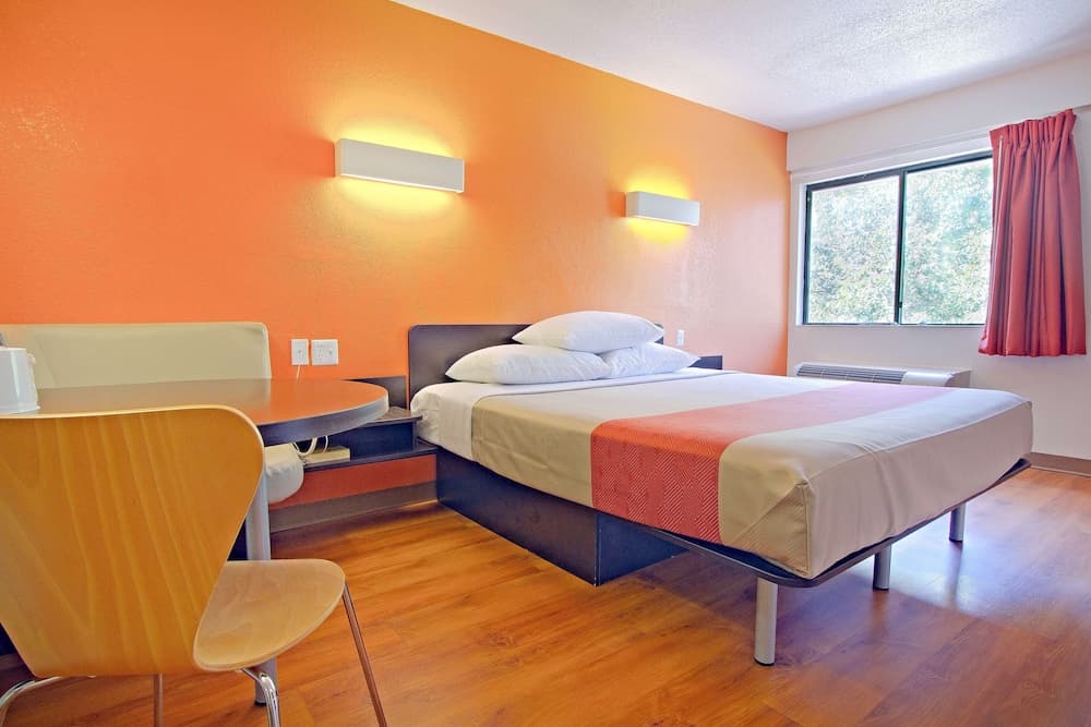 Motel 6 East Brunswick, NJ