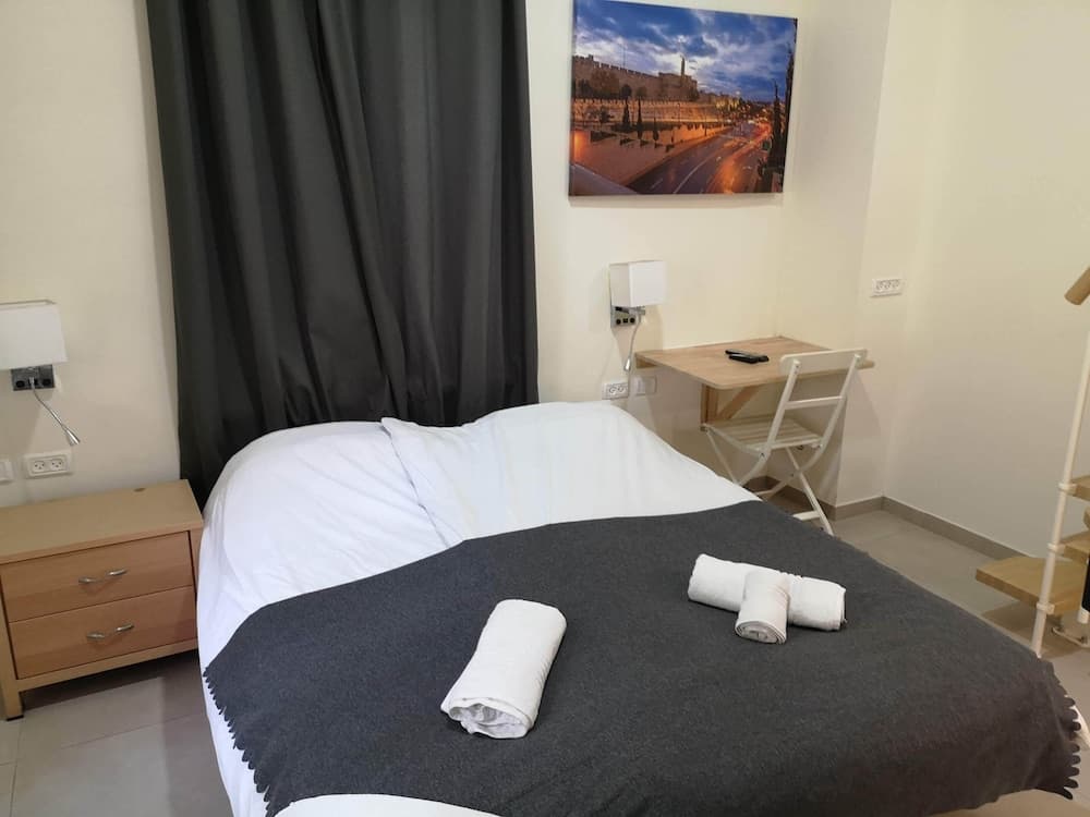 Allenby 2 Bed & Breakfast