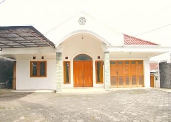 De Nuansa Dago Villa by HouseinBandung