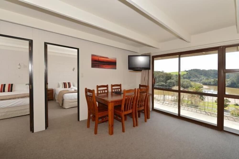 Waterfalls Estate - Motel & Campground