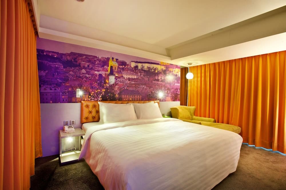 FX Hotel Kaohsiung Zhonghua Road Branch