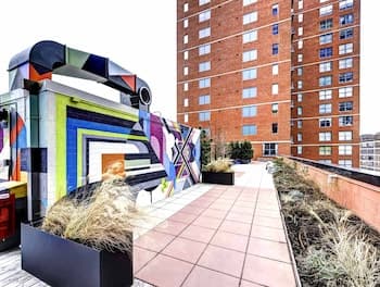 Pelicanstay near Holland Tunnel