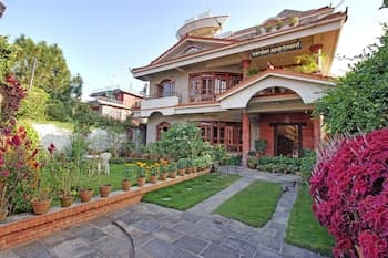 Vardan Resort n' Apartment