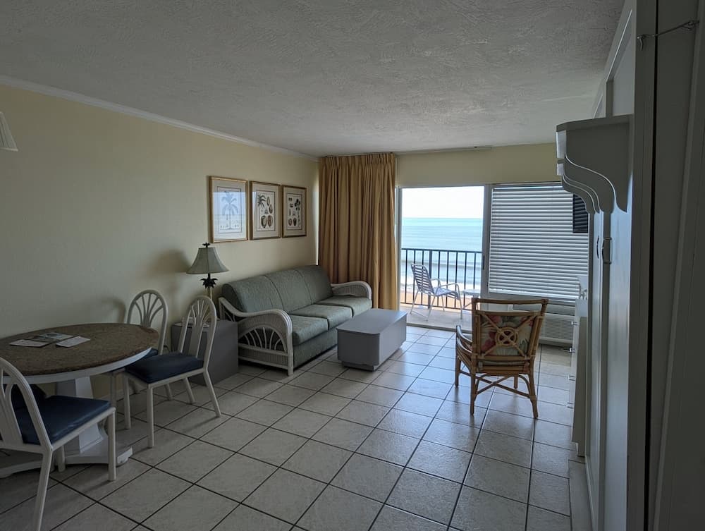 Traders Inn Beach Club